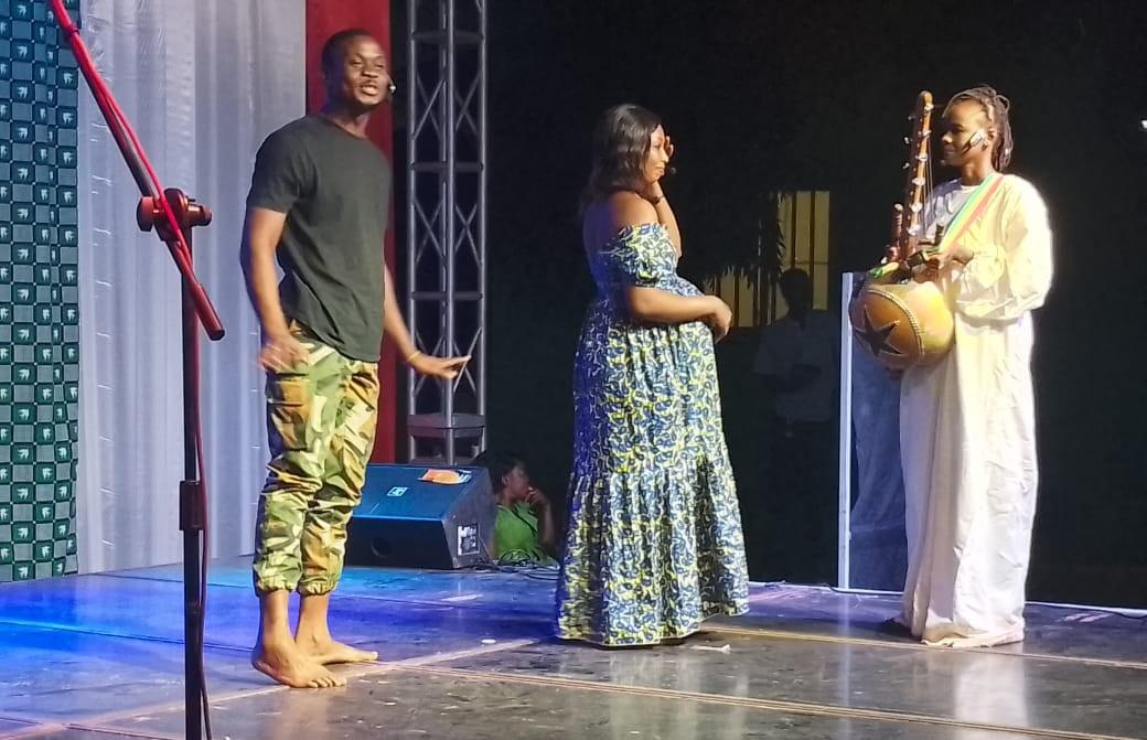 Culture et cohésion armée-nation : les Amazones de Santafé bouclent une tournée théâtrale au Centre culturel des armées