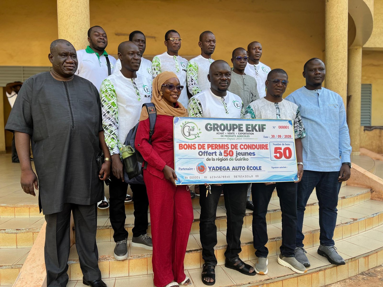 Bobo-Dioulasso : le groupe EKIF offre 50 bons de permis de conduire à des jeunes du Guiriko